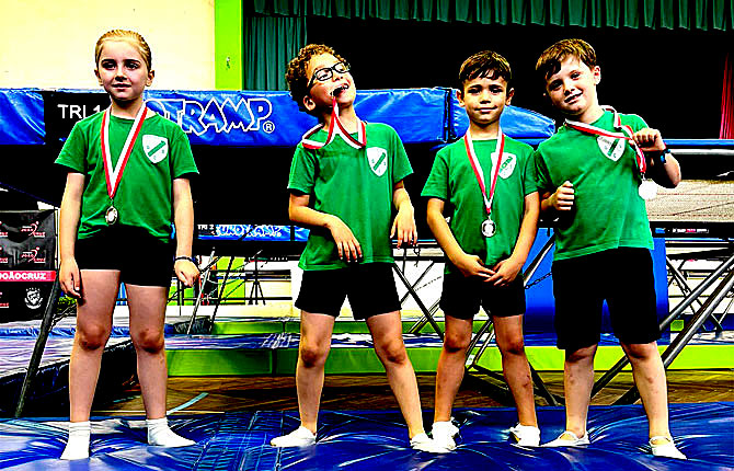 Atletas do GS Carcavelos no pódio do “Torneio Individual João Cruz”(T)