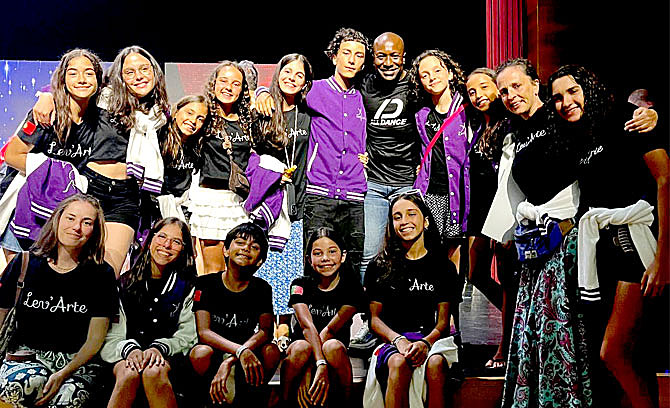 Escola LevArte com dez de lugares de ouro no “All Dance Intercontinental & Europe”(T)