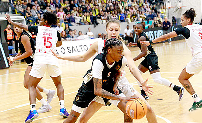 Lombitas com a <I>prata</I> de vice-campeãs(T)