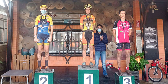 Tiago (1.º), Diogo e Thomas (2.ºs) em Barcarena(T)